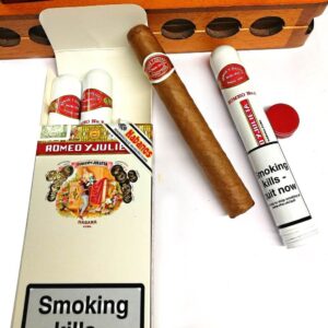 Romeo Y Julieta No.3 Cigars  - Pack of 3 tubed cigars