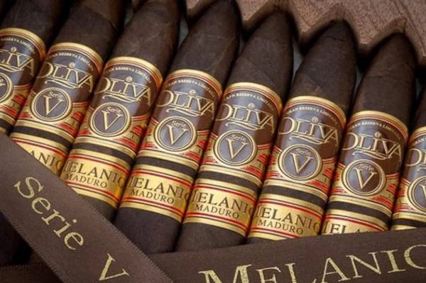 Oliva serie V Melanio Maduro Figurado - Box of 10